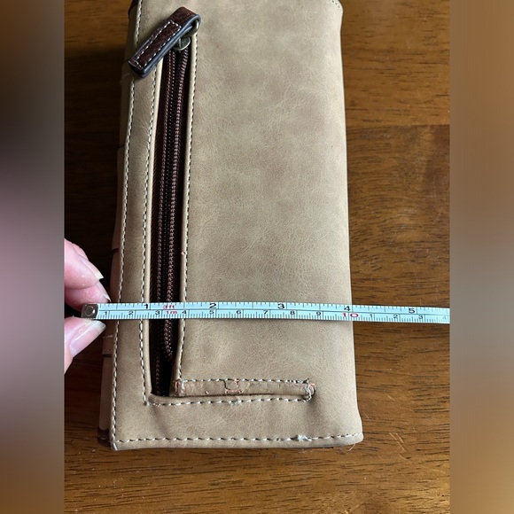 b.ø.c Cøncept Large tri-fold wallet GUC - Picture 10 of 11